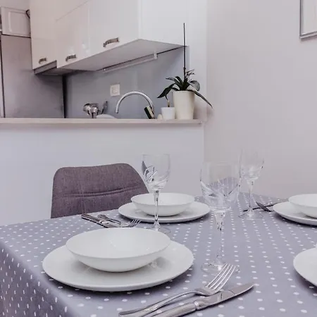 Tea Apartment *