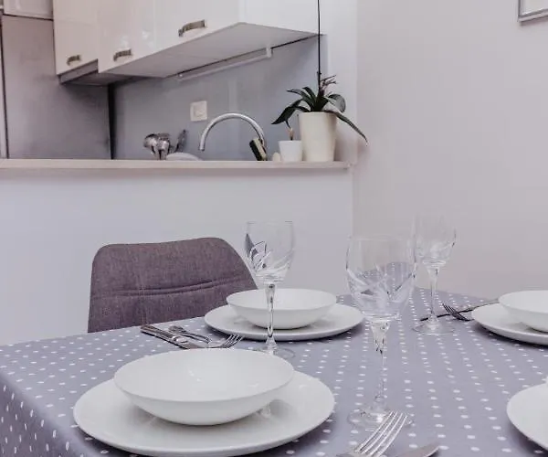 Tea Apartment *